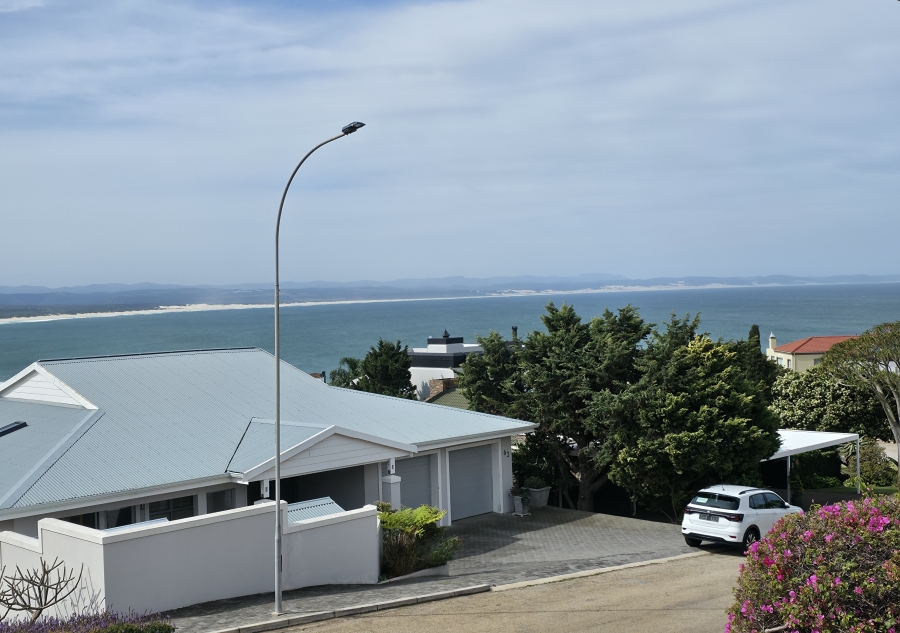 6 Bedroom Property for Sale in Wavecrest Eastern Cape